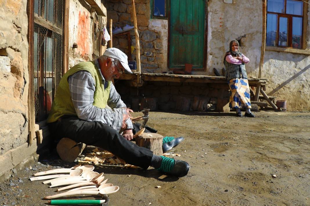 Konya'da dağdan sofraya! Unutulmaya yüz tutmuş mesleği 63 yaşında yaşatıyor 6